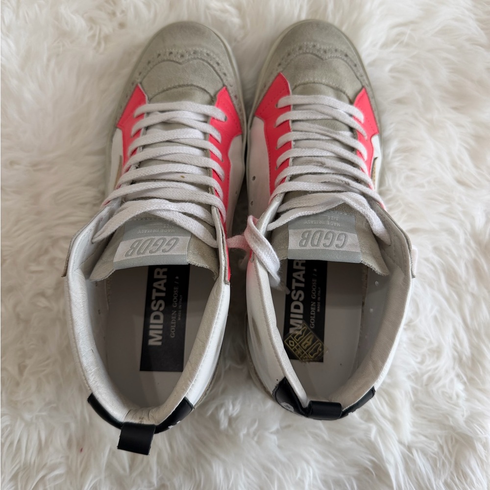 Golden Goose Deluxe Brand Mid
Star
GGDB / PRIVATE EDT Size 39 US 9 - Picture 5 of 12